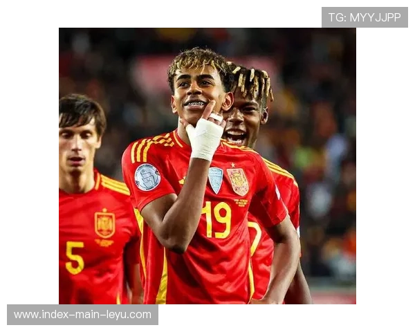 亚马尔父亲社媒直播为儿子欢呼，真情流露成球迷热议话题