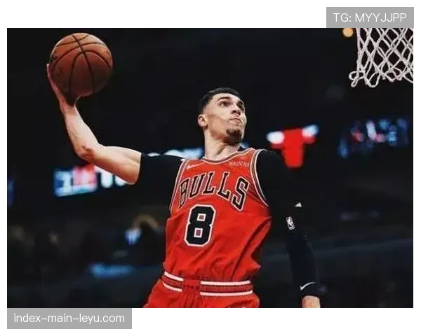 即时战报：约基奇高位手递手后顺下，与穆雷完成经典“肋部-纵深”配合得分